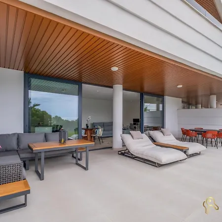 Sea View With Garden In *