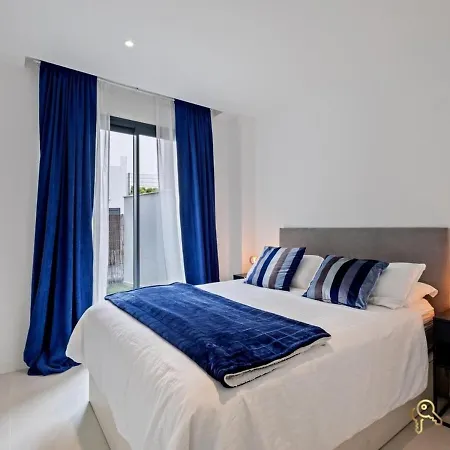 Апартаменты Sea View With Garden In *