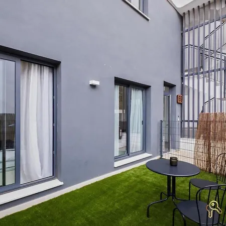 Апартаменты Sea View With Garden In *