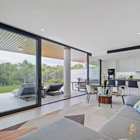 Апартаменты Sea View With Garden In Фуэнхирола