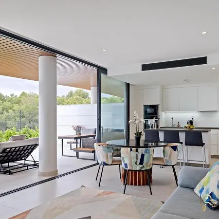 Апартаменты Sea View With Garden In *