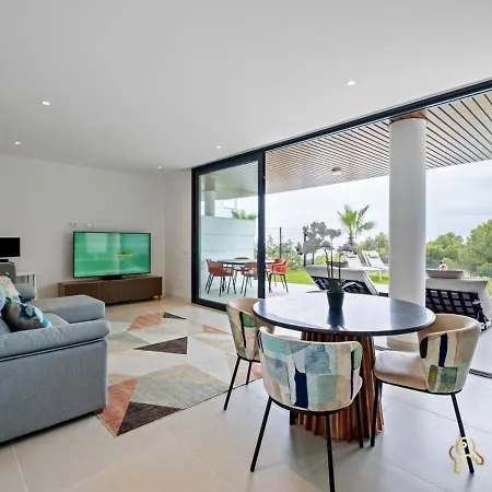 Sea View With Garden In Apartment *