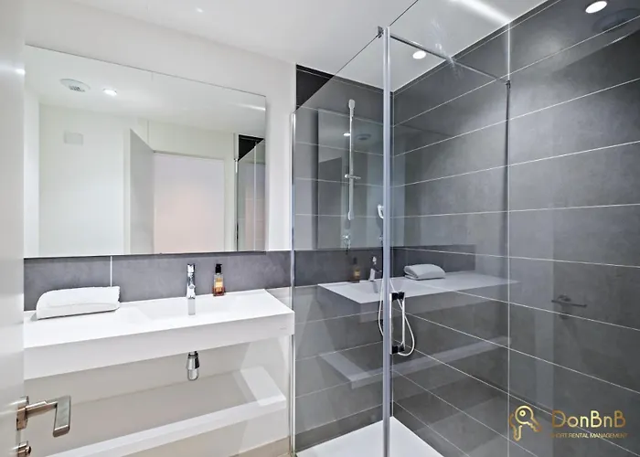 Sea View With Garden In Appartement *