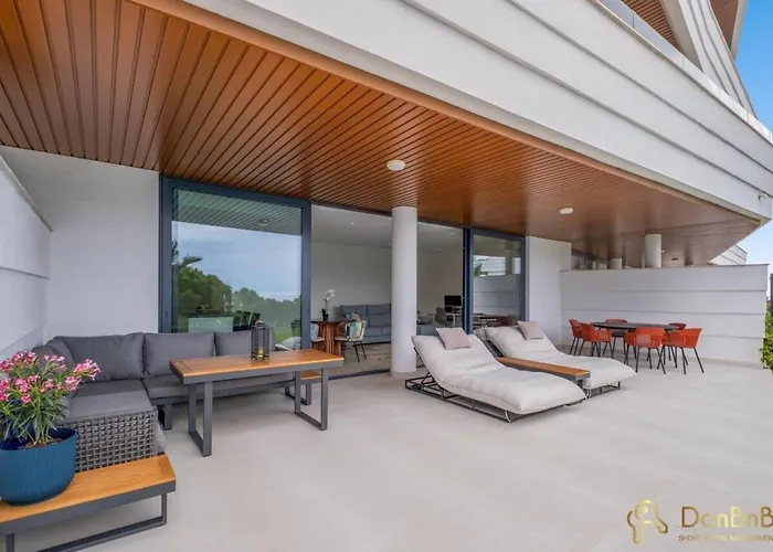 Sea View With Garden In Fuengirola