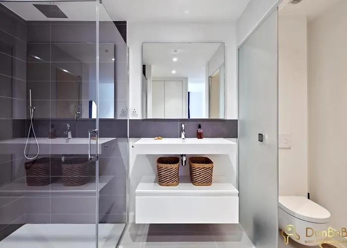 Sea View With Garden In Apartment