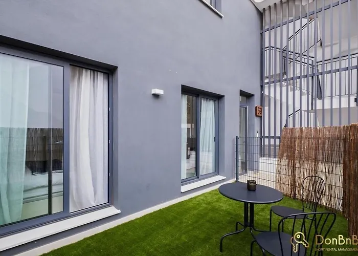 Appartement Sea View With Garden In *